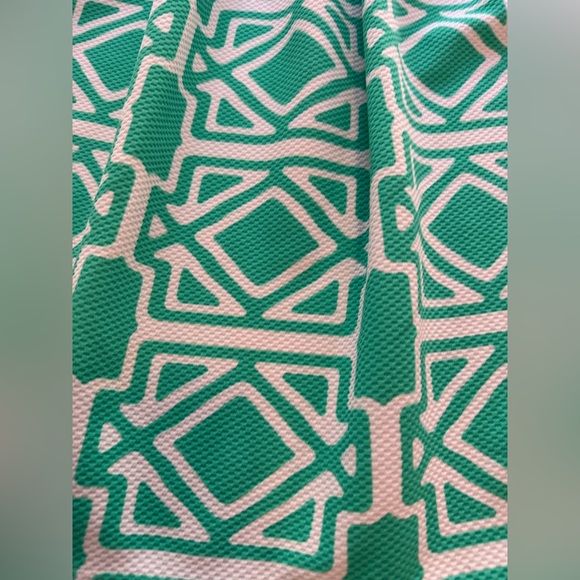 Francesca‘s Buttons Green Geometric Women’s Dress size Medium EUC - Picture 3 of 8
